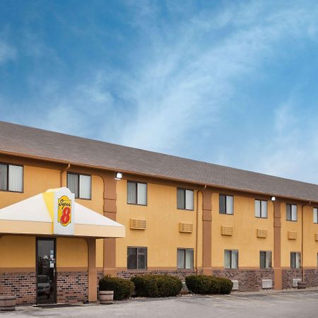 Super 8 By Wyndham Muscatine Hotel Екстериор снимка