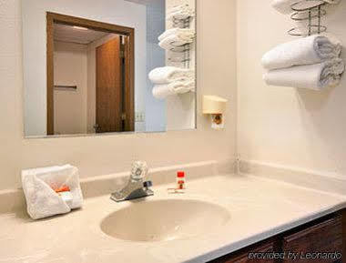 Super 8 By Wyndham Muscatine Hotel Екстериор снимка