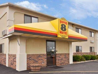 Super 8 By Wyndham Muscatine Hotel Екстериор снимка